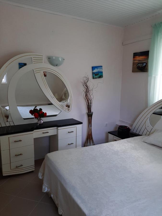 Cozy Flat In Nea Makri Apartman Kültér fotó