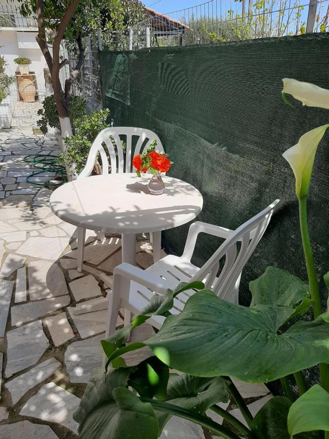 Cozy Flat In Nea Makri Apartman Kültér fotó